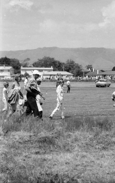 Name:  Graham Hill Returns to Pits on Foot.jpg
Views: 1236
Size:  45.2 KB