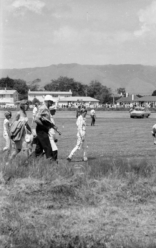 Name:  Graham Hill Returns to Pits on Foot - Jan 1969.jpg
Views: 1024
Size:  153.4 KB