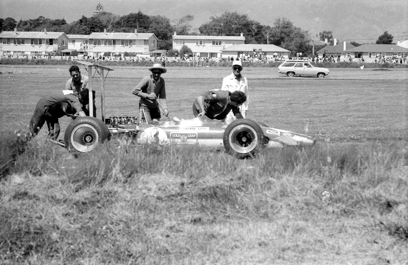 Name:  Graham Hill's Broken Lotus - Jan 1969.jpg
Views: 1063
Size:  185.4 KB