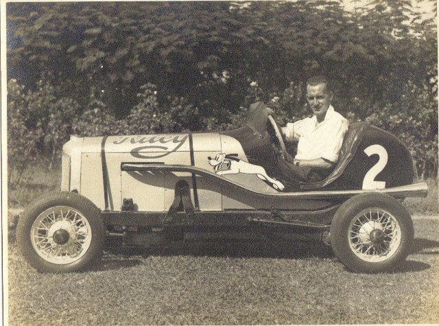 Name:  Jack Boot - Riley Special  cinder track Huntly mid 1940's #2 17-05-2015 02;16;37PM (640x475).jpg
Views: 17143
Size:  141.2 KB