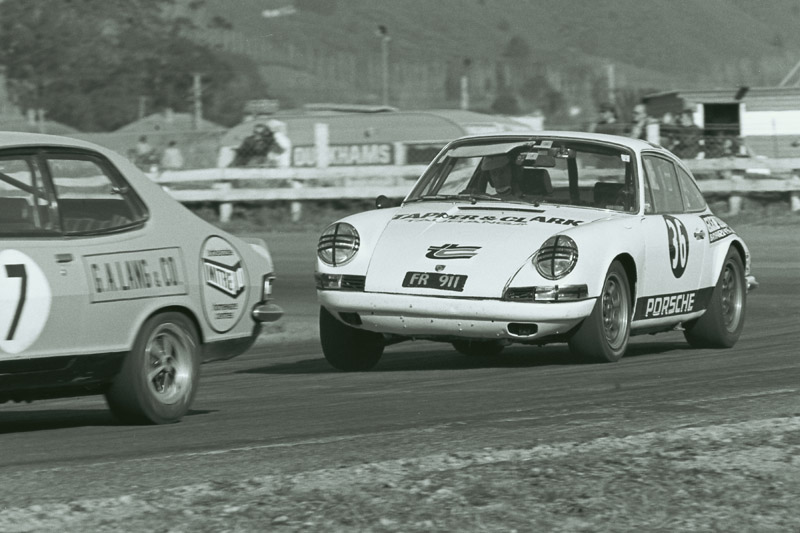 Name:  1975 Bay Park August Glenvale 200 - Porsche 911 -Graham Rendell photo 758.3.10.jpg
Views: 975
Size:  114.0 KB