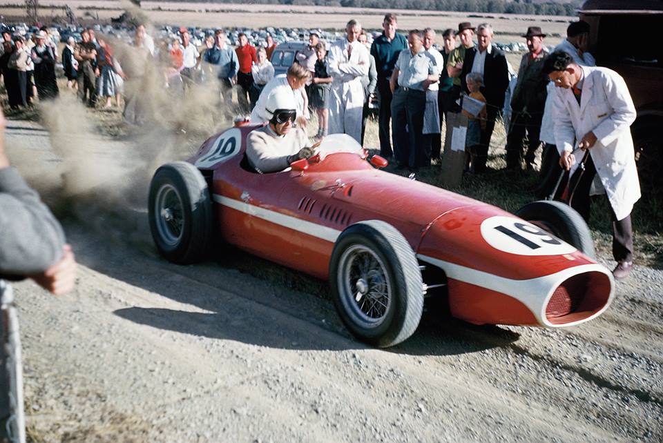 Name:  Pat Hoare Ferrari Clelands Hill Timaru #2,  late 50's early 60's Edward Porter  photo. (2).jpg
Views: 1014
Size:  115.2 KB