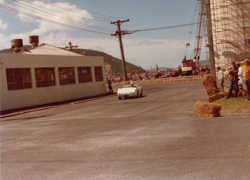 Name:  Dunedin Festival 1984 Healey Chris White CCI09102015_0001 (800x574).jpg
Views: 7284
Size:  144.7 KB