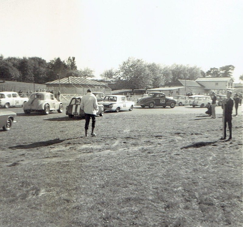 Name:  Pukekohe Meeting 14 May 1966 saloon car field, #2, CCI11102015 (2) (800x749).jpg
Views: 960
Size:  166.9 KB