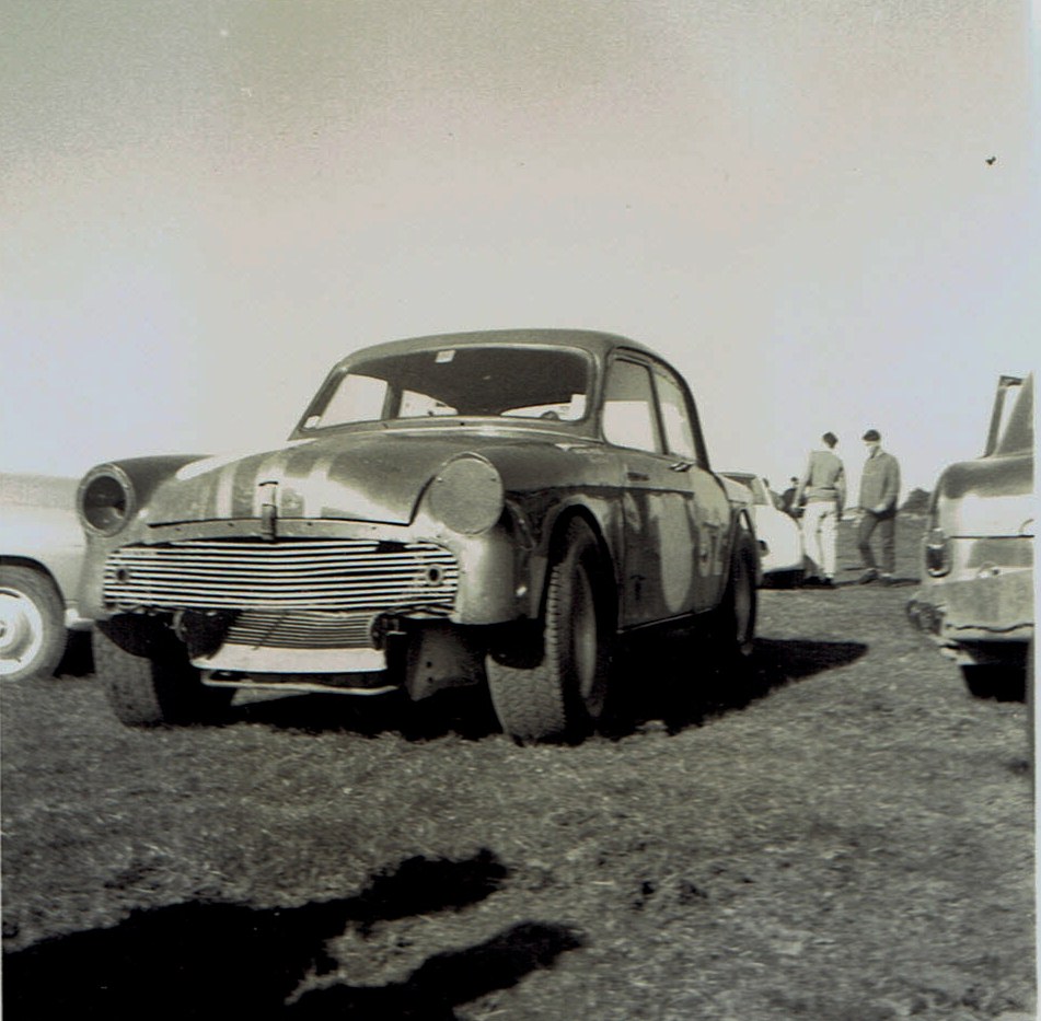 Name:  Pukekohe May 1966 #13, Humber -Jaguar  T Boyle v2, CCI13102015_0001 (2).jpg
Views: 7407
Size:  167.8 KB