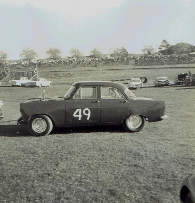 Name:  Pukekohe May 1966 #14, Zephyr Corvette K Bailey v2, CCI13102015_0003 (2) (766x800).jpg
Views: 6340
Size:  145.5 KB
