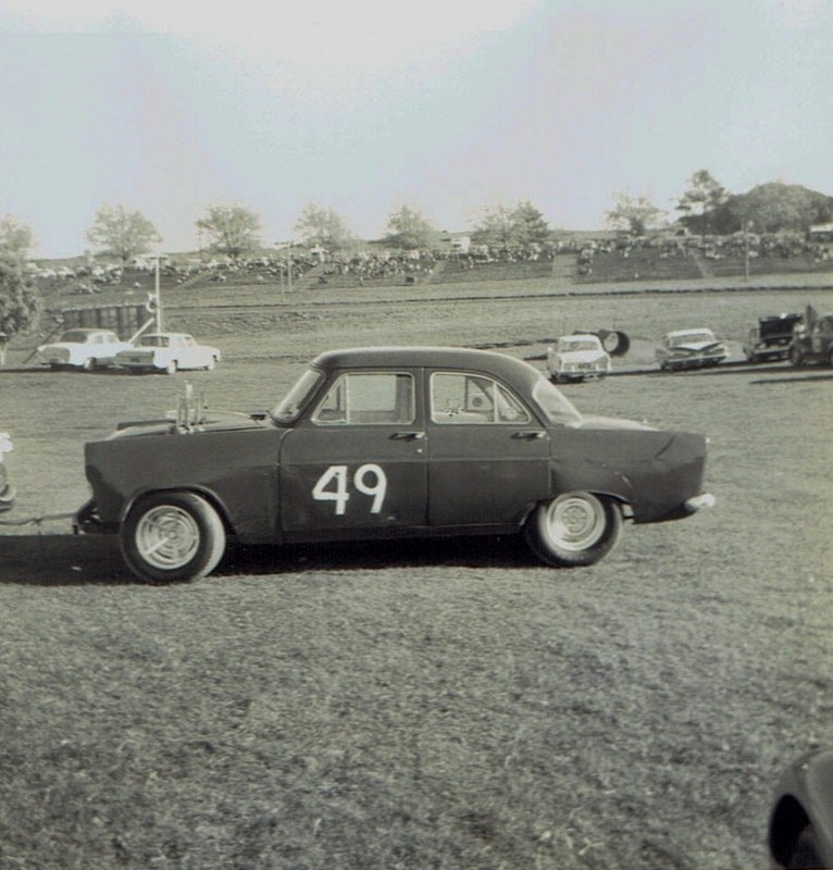 Name:  Pukekohe May 1966 #14, Zephyr Corvette K Bailey v2, CCI13102015_0003 (2) (766x800).jpg
Views: 6859
Size:  145.5 KB