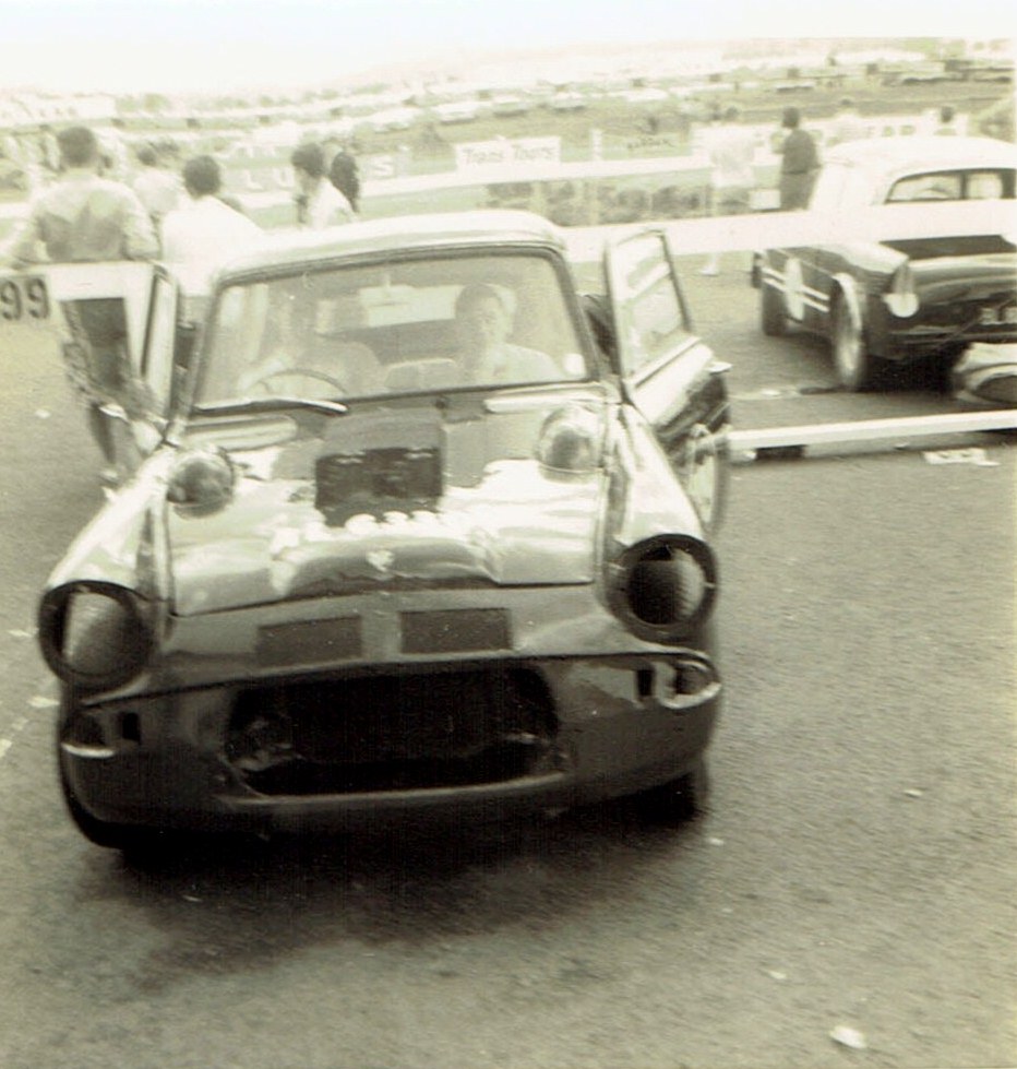Name:  Pukekohe Jan 1968 #1, Anglia Oldsmobile - Neil Doyle v2, CCI13102015_0004 (2).jpg
Views: 574
Size:  181.1 KB