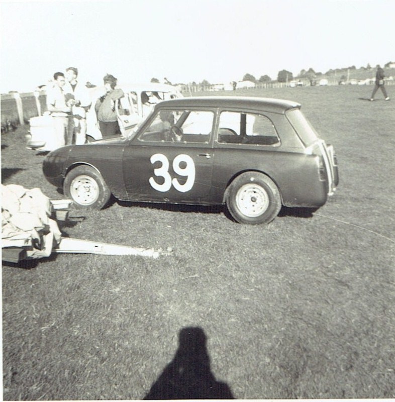 Name:  Pukekohe May 1966 #21 Austin A40 -Ford  Mike Meek v2, CCI13102015_0005 (2) (786x800).jpg
Views: 4452
Size:  161.4 KB