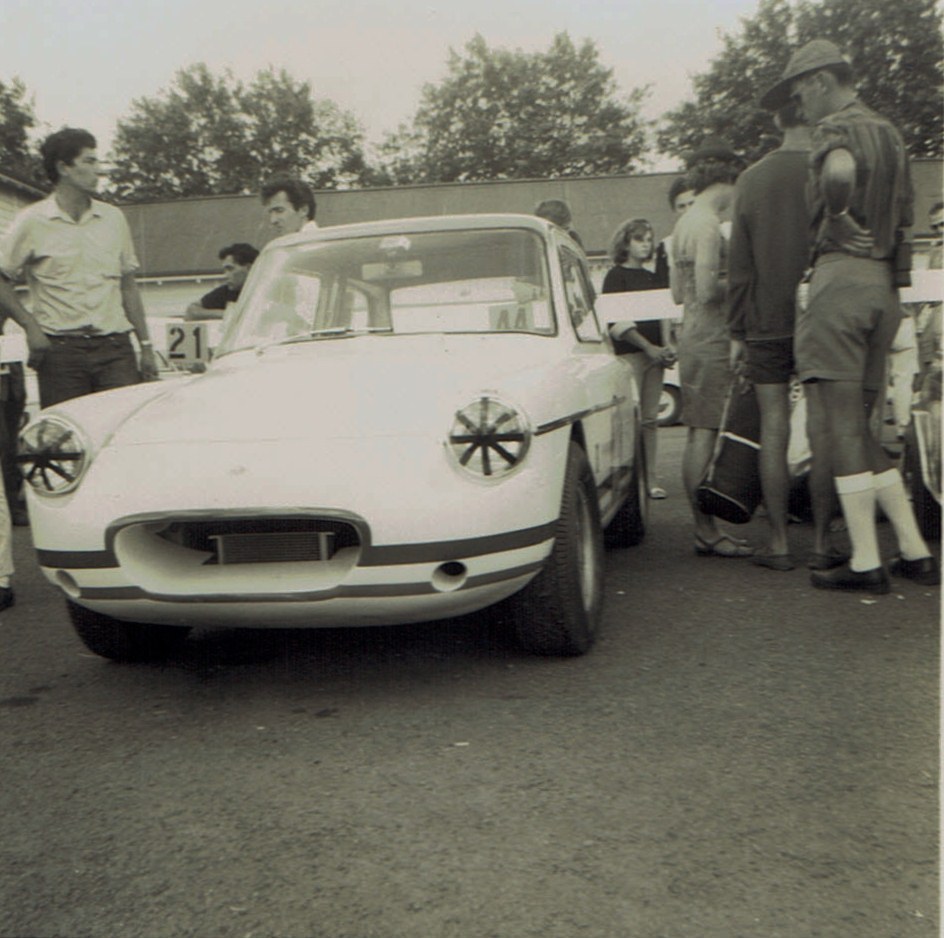 Name:  Pukekohe Jan 1968 GP #14 Lotus Ford Farina Ron Rutherford v2, CCI17102015_0001 (2).jpg
Views: 2718
Size:  171.9 KB