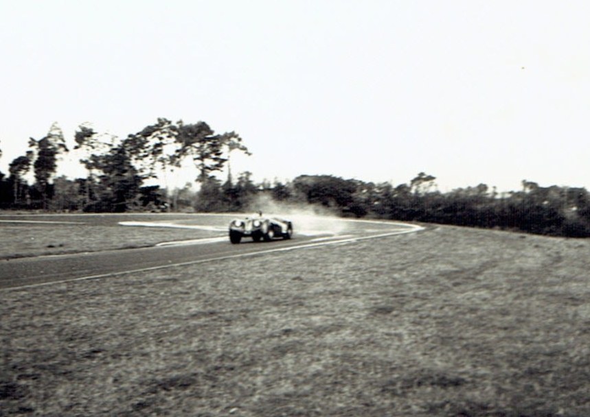 Name:  Pukekohe Dec 1966 #22 Jaguar XK120  2, v3, CCI21102015_0007 (2).jpg
Views: 2357
Size:  109.4 KB