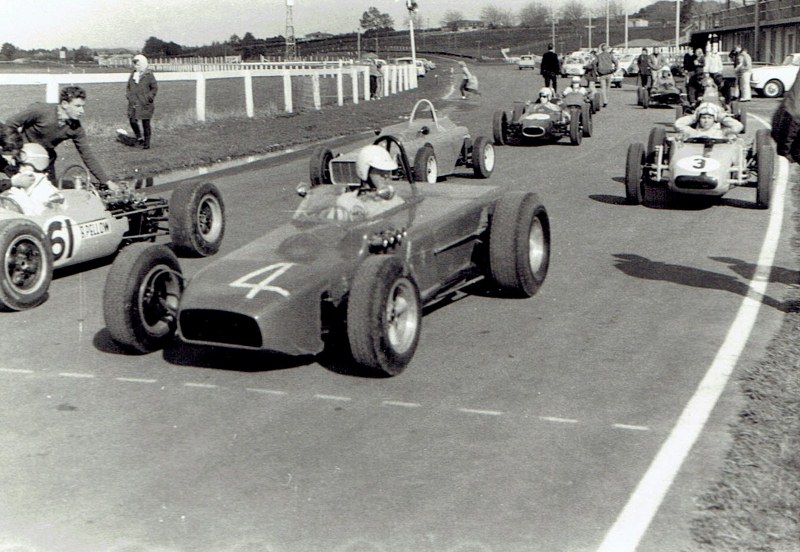 Name:  Pukekohe Club circuit meeting 67-68  #3, single seater dummy grid   CCI30082015 (3) (800x552).jpg
Views: 2261
Size:  144.4 KB