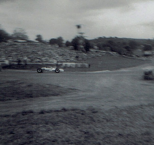 Name:  Pukekohe Jan 1967 GP #15 Stables corner #2, single seater v2,CCI15112015_0001 (2) (631x595).jpg
Views: 1455
Size:  92.2 KB