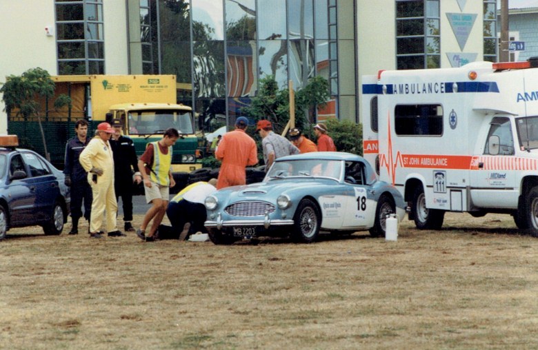 Name:  Telecom Motorfest 1994 Chris White Healey 3000 Incident at roundabout CCI27112015 (780x508).jpg
Views: 3285
Size:  144.9 KB