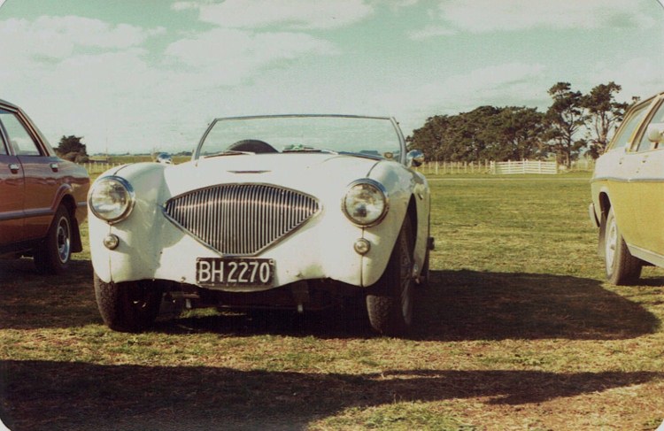 Name:  Ohakea Reunion 1982 #24 Healey 100 Chris White CCI01012016_0005 (750x487).jpg
Views: 1925
Size:  115.1 KB