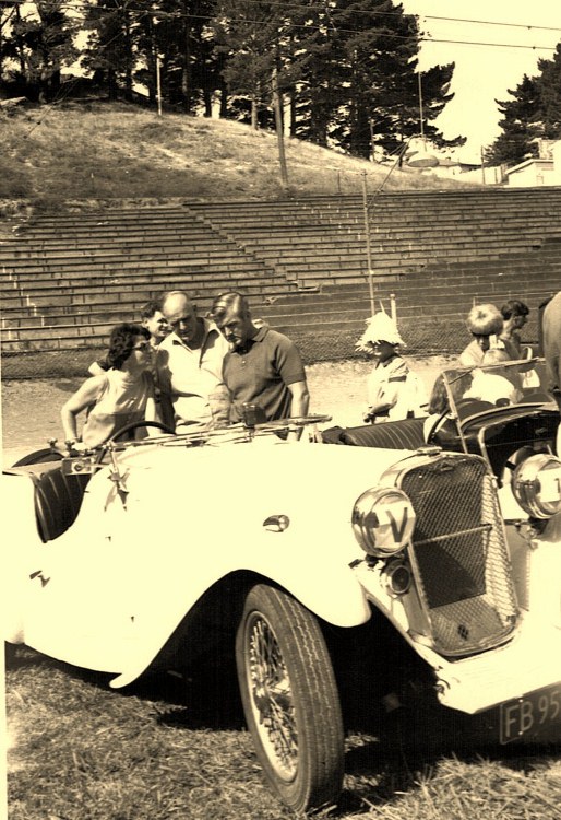 Name:  Vintage Rally 1968 Western Spings #27 1934 Singer Le Mans CCI23012016_0001 (514x750).jpg
Views: 4797
Size:  162.0 KB