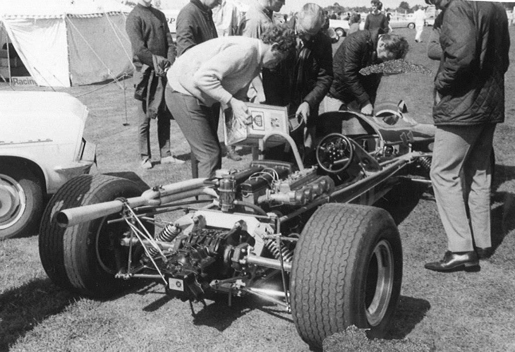 Name:  Ken Smith with Lotus 41 B. September 1969.jpg
Views: 1756
Size:  147.5 KB