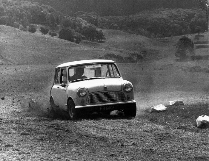 Name:  NSCC My Cars #1, 1966 Austin Mini 850, Woodhill grass sprint 1971 CCI28122015 (2) (700x541).jpg
Views: 715
Size:  150.3 KB