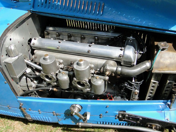 Name:  Roycroft Jag-in-Bugatti Ross Cammick  (750x563).jpg
Views: 1139
Size:  159.8 KB