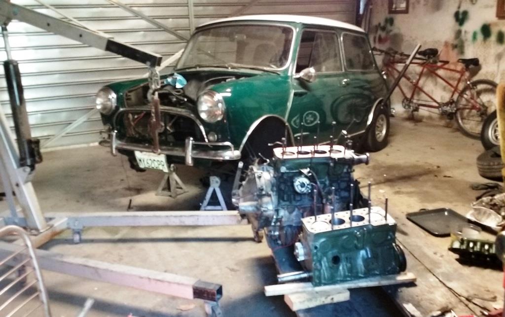 Name:  Mini Cooper engine and gearbox replacement in the garage..jpg
Views: 838
Size:  104.1 KB