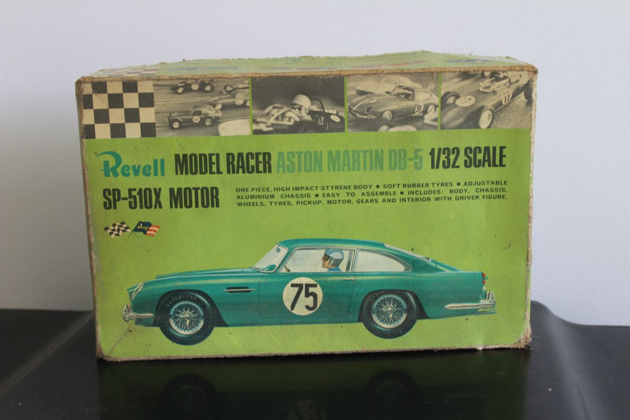 VINTAGE 1967 REVELL LE MANS HOME RACEWAY RACE TRACK SLOT CARS RACING SLOTS  1/32