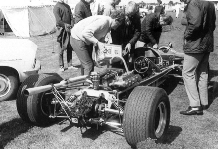 Name:  Ken Smith. Lotus 41. Sept. 1969.jpg
Views: 954
Size:  177.5 KB