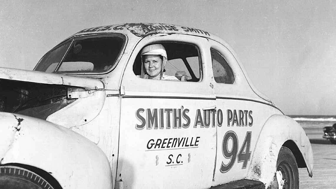 Name:  Louise Smith at Daytona Beach in 1951 in her '37 Ford.jpg
Views: 1381
Size:  55.6 KB