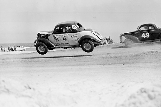 Name:  Red Farmer competes in the 100-mile Modified and Sportsmen stock car race at Daytona Beach .jpg
Views: 1484
Size:  56.4 KB