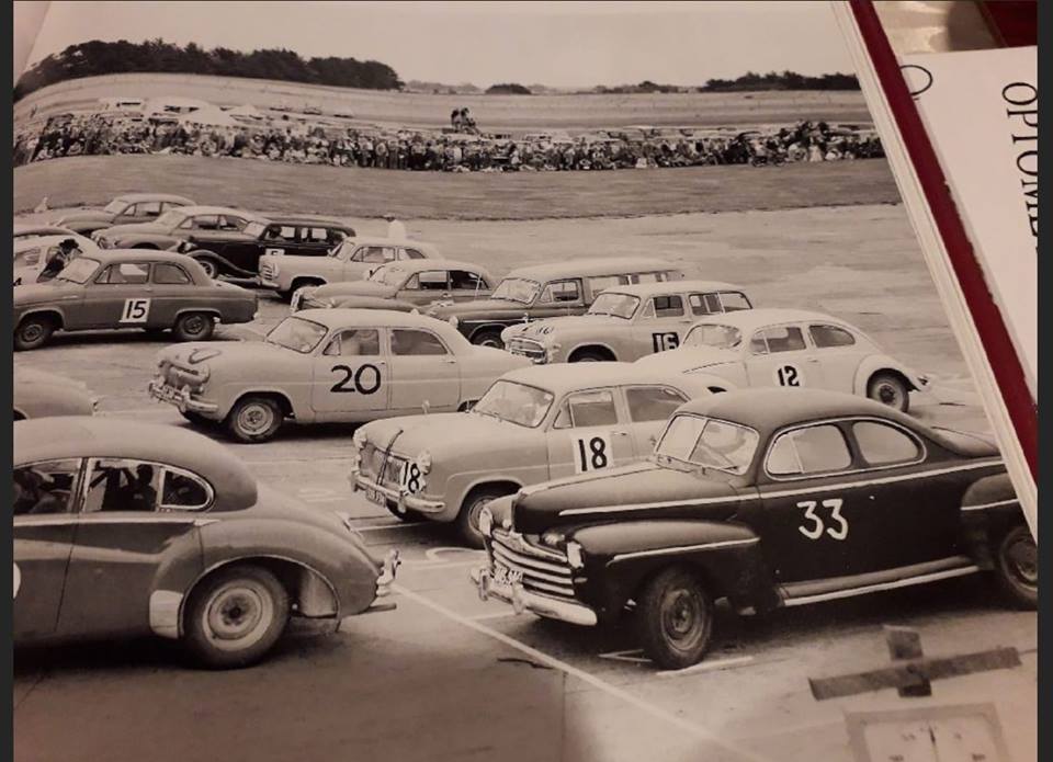 Name:  Motor racing Ohakea #3 1956 Saloon car race the grid S Myhre book .jpg
Views: 1788
Size:  84.8 KB