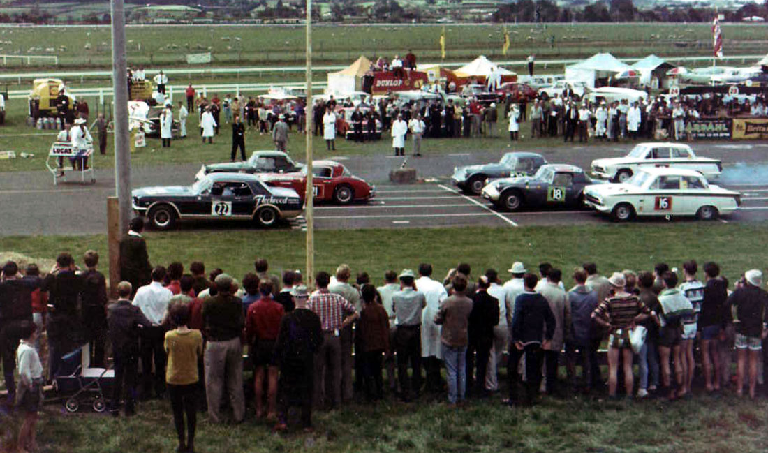 Name:  Motor Racing Pukekohe #112 1965 Gold Leaf 3 hour race Start Peter Bruin R cammick .jpg
Views: 1057
Size:  181.4 KB