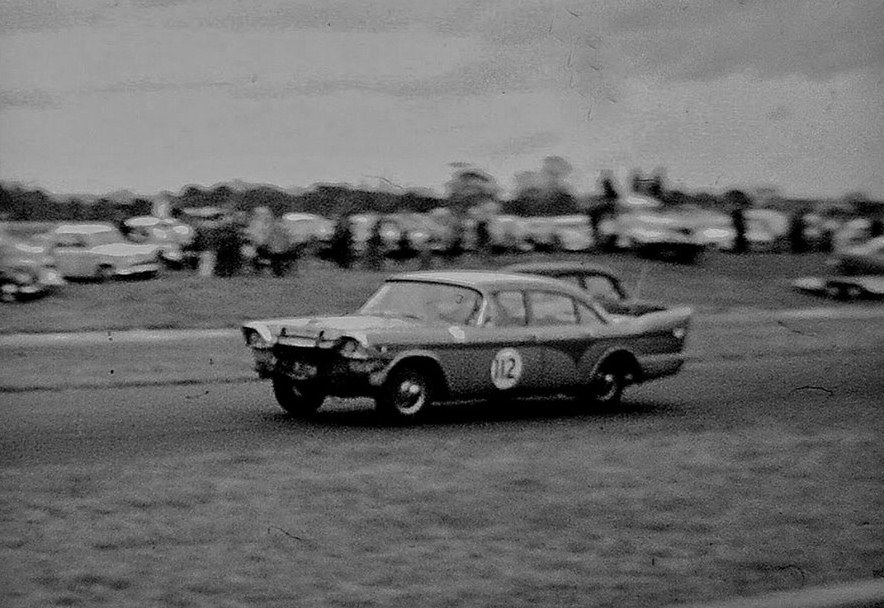 Name:  De Soto C Lumsden #4 1964 Pukekohe racing Bob Homewood .jpg
Views: 827
Size:  157.2 KB