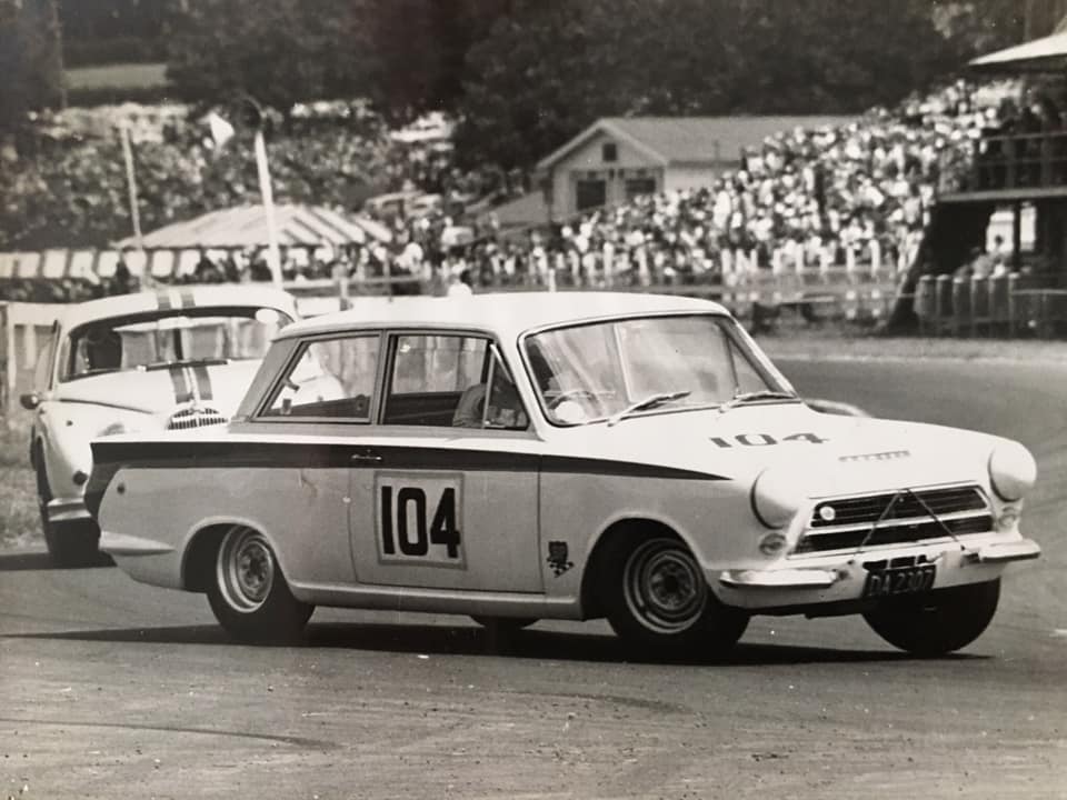 Name:  Pukekohe 1965 #18 Saloon field 1965 Fahey Jane Steve Twist Jack Inwood pic.jpg
Views: 1555
Size:  66.0 KB