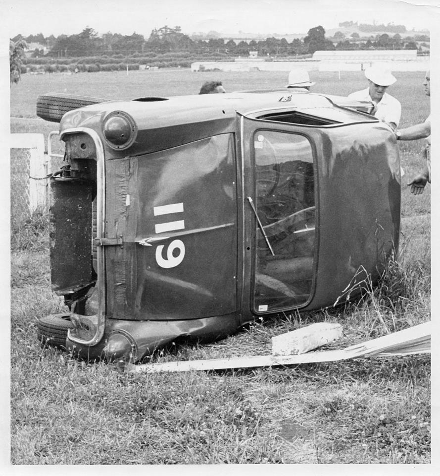 Name:  Motor racing Pukekohe #113 1965 GP Humber Zephyr Frank Radisich on its side Motorman G Woods arc.jpg
Views: 1294
Size:  149.2 KB