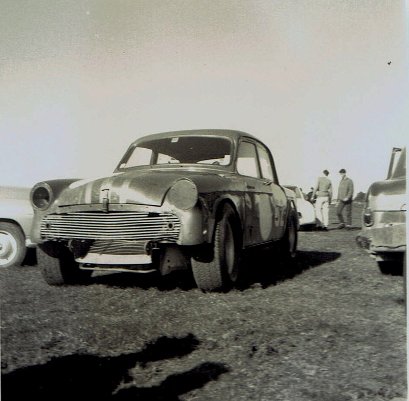 Name:  Pukekohe May 1966 #13, Humber -Jaguar  T Boyle v2, CCI13102015_0001 (2) (800x785).jpg
Views: 1293
Size:  134.5 KB