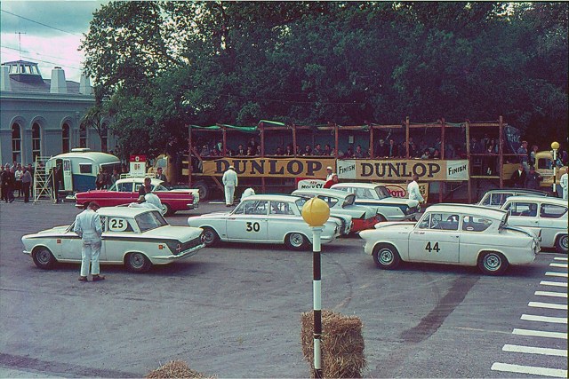 Name:  Motor Racing Waimate #21 B 1965 Saloon car field front Allan Dick  (640x427).jpg
Views: 1499
Size:  128.1 KB