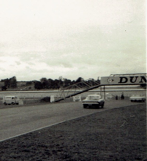 Name:  Motor Racing Pukekohe #37 1968 Chev and Victor the loop fr Roger Dowding .jpg
Views: 1021
Size:  70.3 KB