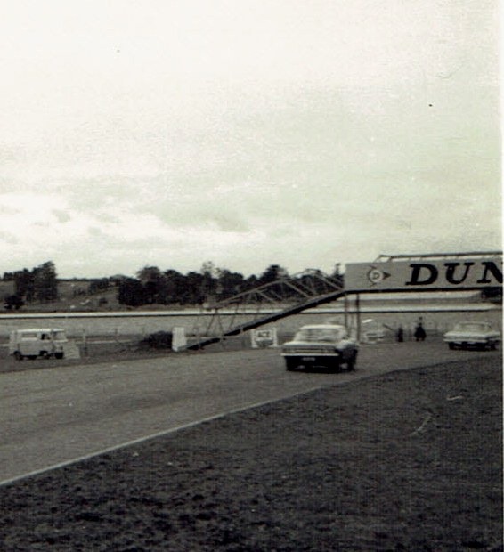 Name:  Motor Racing Pukekohe #37 1968 Chev and Victor the loop fr Roger Dowding .jpg
Views: 1202
Size:  70.3 KB