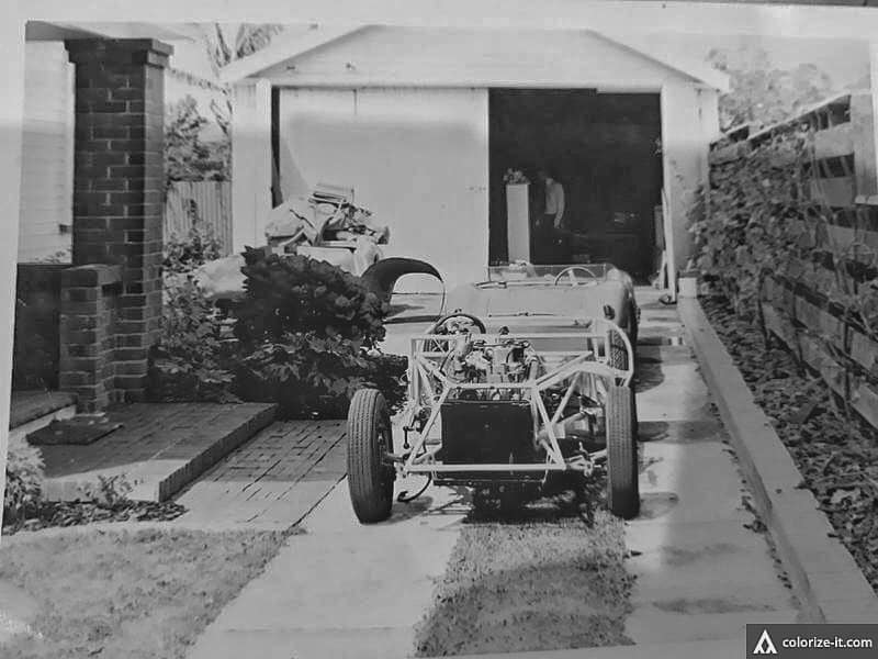 Name:  Bucklers in NZ #176 90; 1 Photo 1974;75 chassis owned by Peter Hill Bart Jonkers  (2).jpg
Views: 1011
Size:  53.3 KB