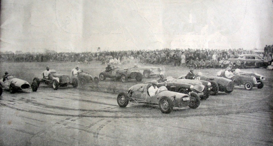 Name:  Cars Haig #4 NZ Championship Beach Race 1956, Karaki, Pines Beach. Driver Vic Blackburn. John Mc.jpg
Views: 1733
Size:  135.5 KB