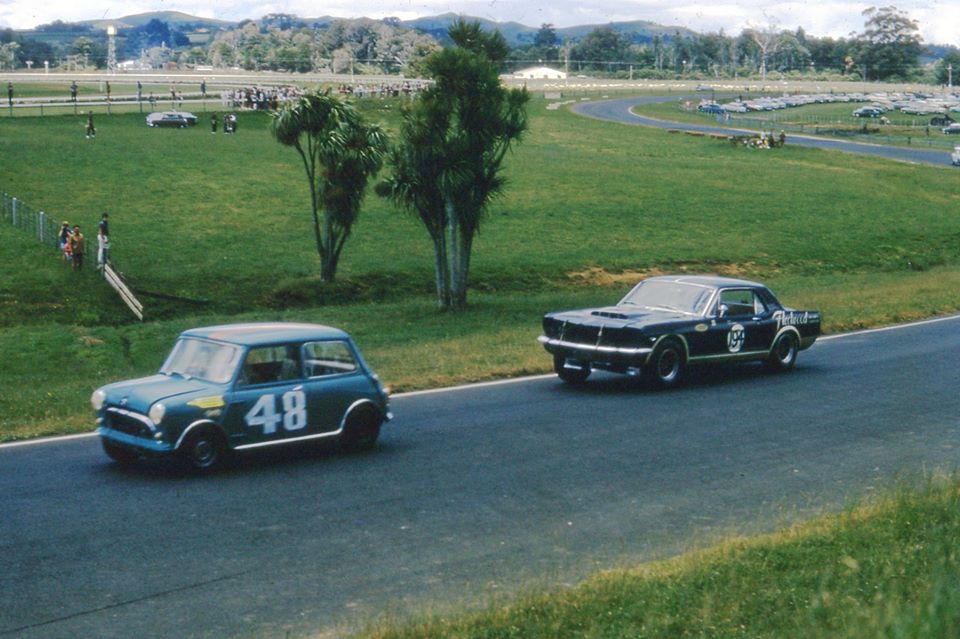 Name:  Fleetwood Mustang #12 Pukekohe grille removed with Mini Duncan Laird  .jpg
Views: 1151
Size:  103.4 KB