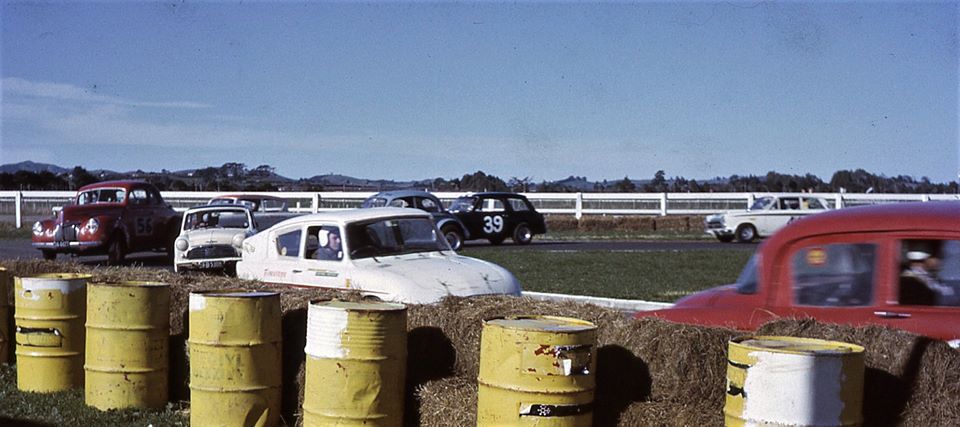 Name:  Pukekohe 1966 #642 May 1966 Humber Jag T Boyle Anglia Radisich V8 Riley Milan Fistonic .jpg
Views: 780
Size:  71.5 KB