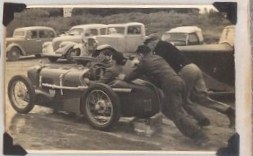 Name:  NSCC #446 Orewa Beach July 1946 George Sellars S-C Austin 7 push start Duncan Fox  (800x598) (3).jpg
Views: 549
Size:  43.1 KB