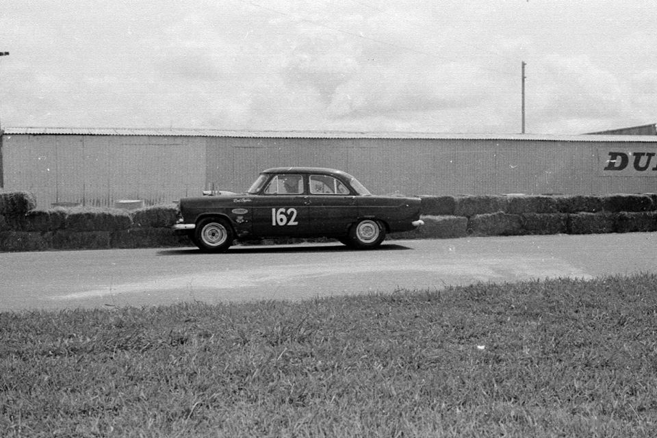 Name:  Pukekohe 1966 #23 Feb 66 Zephyr Corvette stack pipes stables cnr Rex Rattenbury .jpg
Views: 2309
Size:  115.4 KB