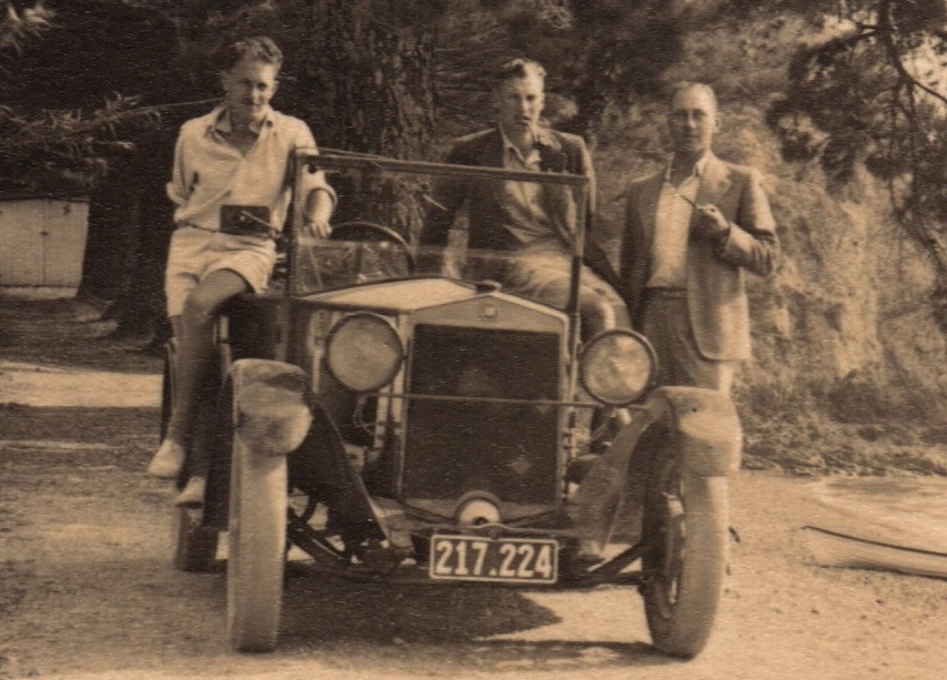 Name:  Family #299 Ed and Mates 1941 Russell Fiat 509 Ed Dowding .jpg
Views: 510
Size:  161.2 KB