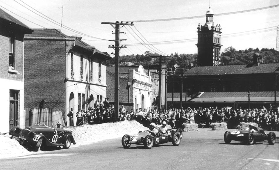 Name:  Dunedin 1958 #6 Sports Car Races Morgan in bank and sungle seaters Jim Bennett .jpg
Views: 2382
Size:  97.3 KB