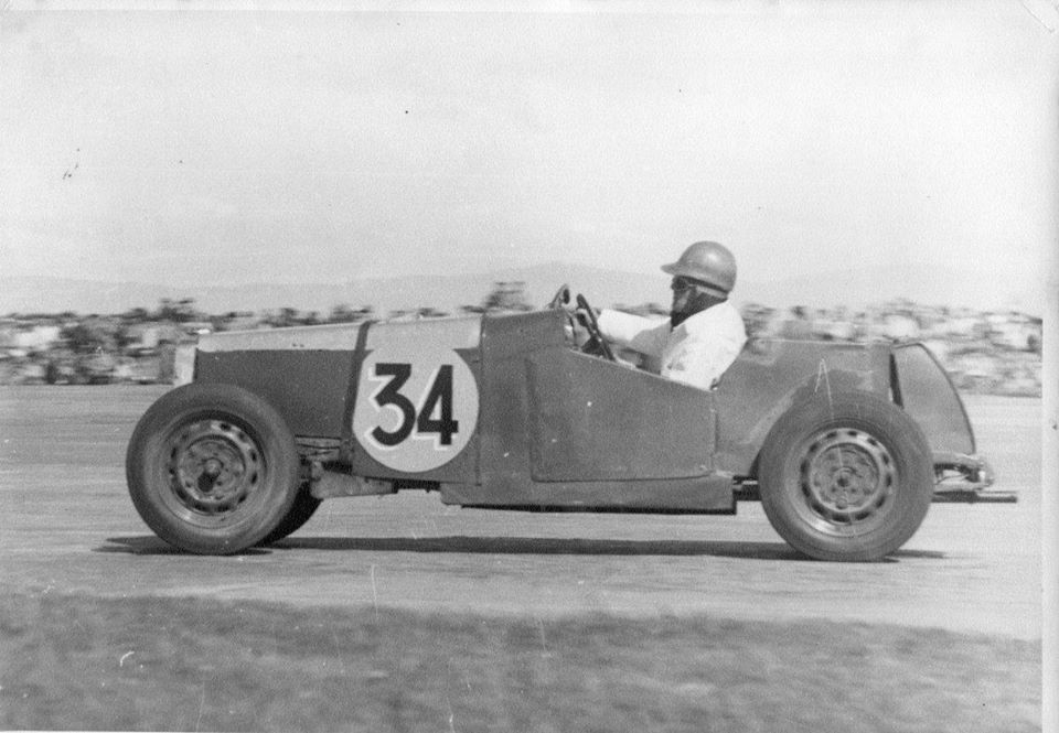 Name:  NSCC 1953 #232 Ohakea Trophy Race 14 March 1953. D.N.F Don on  24th lap (of 25) holding 2nd plac.jpg
Views: 2199
Size:  87.2 KB