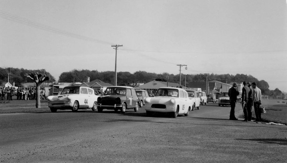 Name:  Motor Racing Matamata #31 1964 Saloons the start Ross Cammick Scott-Given archives .jpg
Views: 1235
Size:  62.9 KB