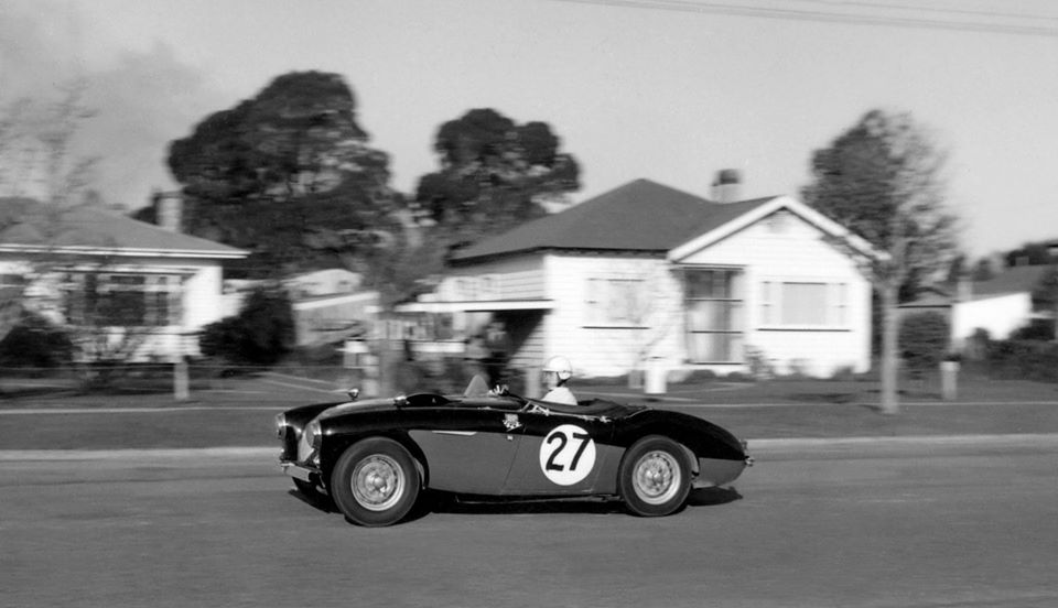 Name:  Motor Racing Matamata #44 1964 27 AH 100 R Smith Ross Cammick Scott-Given archives.jpg
Views: 1331
Size:  58.9 KB