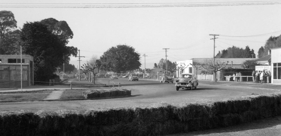 Name:  Motor Racing Matamata #37 1964 Humber 80 Fiat Anglia Mini Cleaver Motors corner Ross Cammick Sco.jpg
Views: 1286
Size:  59.3 KB