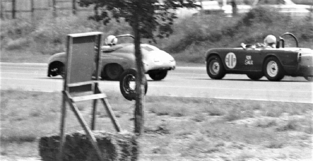 Name:  2 PORSCHE ON STRAIGHT LOSES WHEEL GVR JUNE 1967.jpg
Views: 4558
Size:  173.7 KB